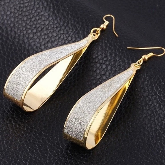 n/a Jewelry - Gold & Silver Frosted Classy Drop Fashion Earrings